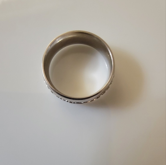 Titanium Ring/band with rhinestones.  Unisex. Size 8 NWT* - Picture 5 of 9